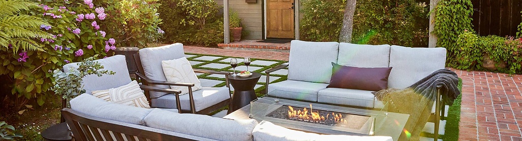 outdoor sitting area with fire pit